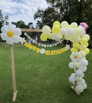 Eva Happy Birthday Papatya Banner + 12'li Eva Papatya İpe Dizili Sarkıt Süs 2’li Set 